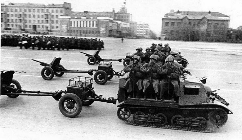 Артиллерийский тягач Т-20 Комсомолец